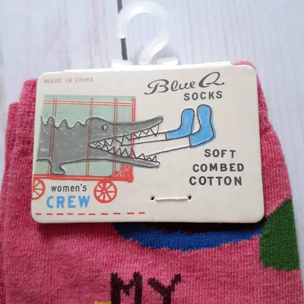 NWT Blue Q Set of Two Women's Socks Size 5-10 and Oven Mitt Pink Blue Green